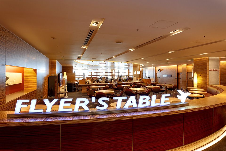 カフェ＆ダイニング「フライヤーズテーブル」